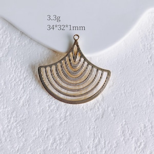 Vergoldeter Fächer Anhänger, Armschmuck, Statement Kette, Ohrring, Geometrischer Schmuck, Minimalistischer Charm 34 * 32 * 1 mm