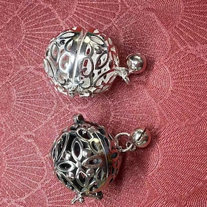 Charm médaillon boule en argent sterling avec cloche, breloque médaillon en argent s925 pour fournitures de fabrication de bijoux, boîte de prière de fleurs, boîte de souhaits, boîte à souvenirs