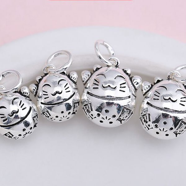 Lucky Cat Charm Necklace main image 0