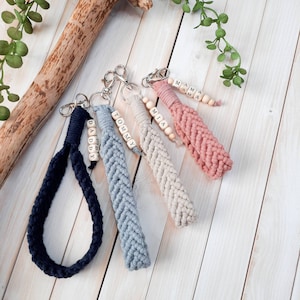 Lanière personnalisée nom porte-clés cadeau de douche nuptiale bracelet en macramé cadeau porte-clés personnalisé pour elle accessoires en macramé cadeau pour lui
