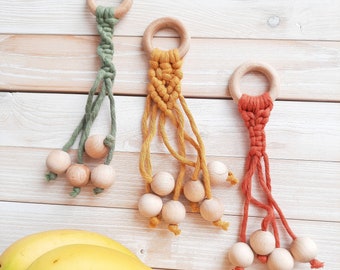 Banana Hanger 7" de longitud, Almacenamiento Macrame, Colgante de plátano, Organización de cocina, Bungee de plátano Boho, Cordón de algodón, Anillo de madera y cuentas