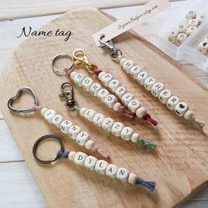 Porte-clés porte-nom, nom en perles de bois, cadeau personnalisé, cadeaux de fin d'école, porte-clés nom, objets de remplissage de sac de fête, valet de chambre et étiquette de sac à main