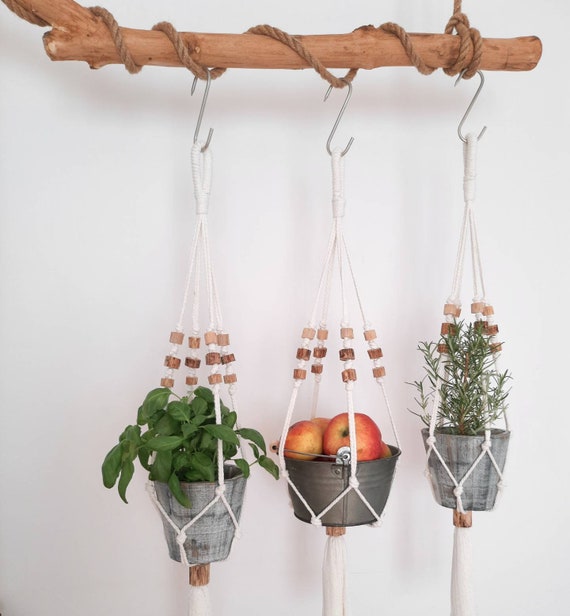 Macrame Plant Hanger With Pieces of Natural Wood, Air Plant Holder, Hanging  Basket Plant, Engagement Gift 