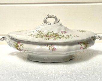 JACOBEAN Tureen, Vegetable Bowl Fruit Salad Bowl, 1900s Antique Dishes VINTAGE Cream And Green Trim Covered Bowl,