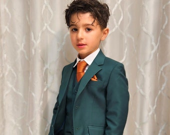 Boy's 5-Pieces Slim Fit suit  Set Hunter Green  color  [jacket, , vest ,pants, white shirt and Bow tie ]