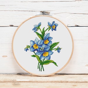Blauwe bloemen kruissteekpatroon - moderne kruissteek - getelde kruissteekkaart Instant download pdf - lenteboeket borduurwerk