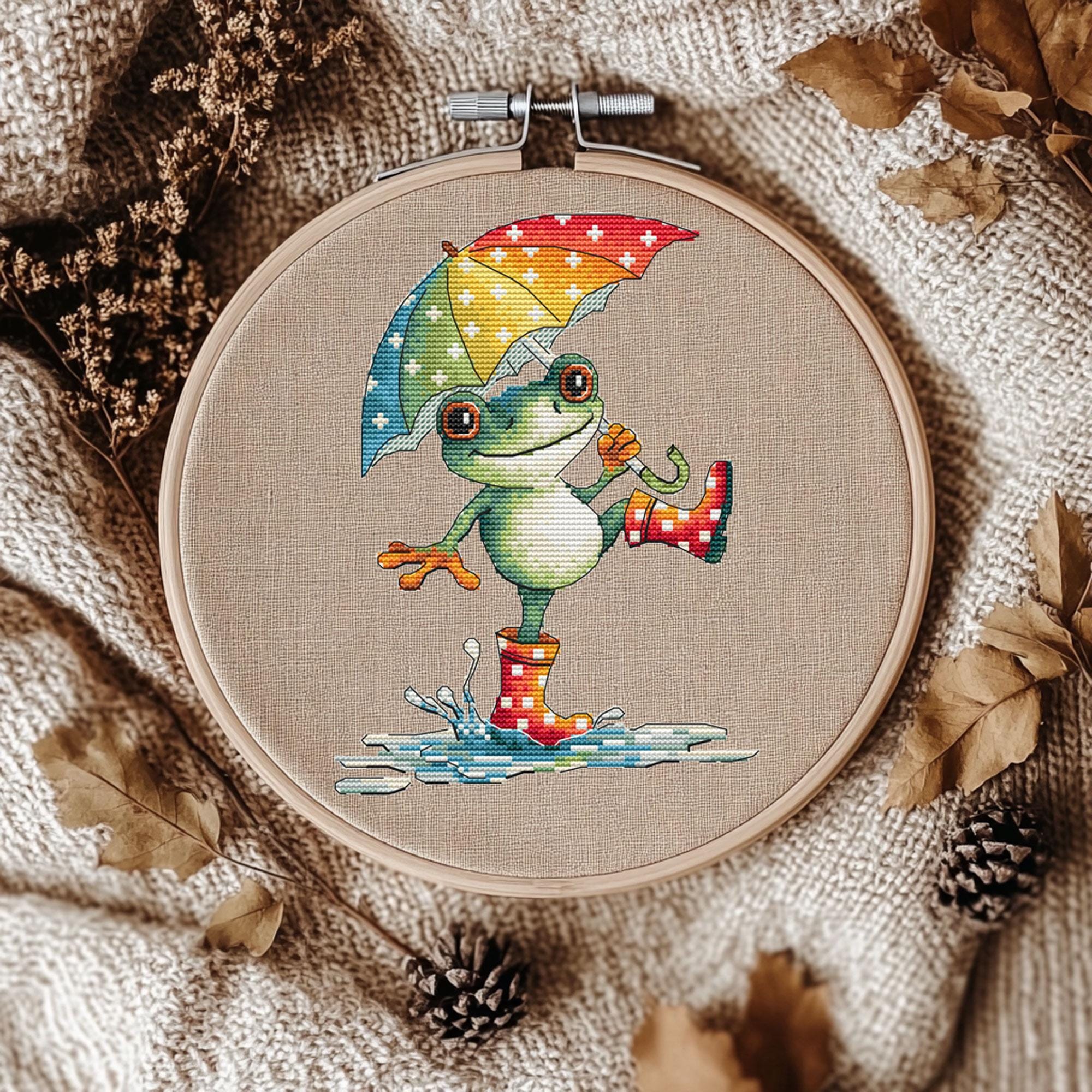 しょりん 手毬手鞠 刺繍カエル 傘 紫陽花 梅雨 No.183 傘を持ったおもしろいカエルのクロスステッチ図案 | 雨の日の刺繍 (PDF