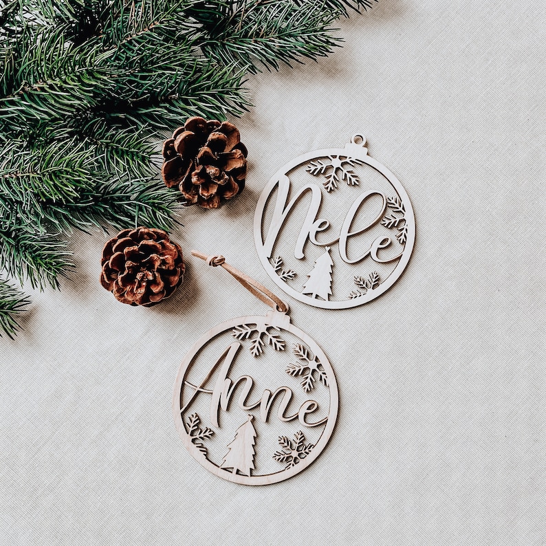 Weihnachtskugeln aus Holz personalisiert mit Namen Etsy.de