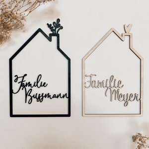 Haus mit Familiennamen aus Holz Geschenk Hochzeit Personalisiertes Holzhaus mit Namen Familien Geschenk Einweihung Hochzeitsgeschenk