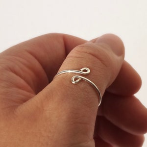 Ring made of wire with single spiral loop in adjustable size