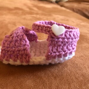 Super cute baby sandals in different designs. In orange, crocheted with flower or in pink with heart button made of cool soft cotton. image 5