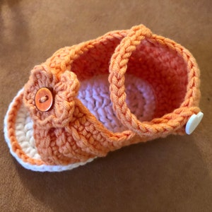 Super cute baby sandals in different designs. In orange, crocheted with flower or in pink with heart button made of cool soft cotton. image 3