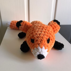 Kuscheliger Fuchs, kleines Plüschtier aus samtweicher Chenillewolle, reine Handarbeit, gehäkelt, in 4 Farben erhältlich