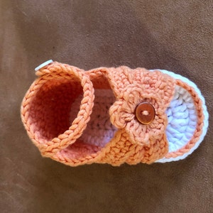 Super cute baby sandals in different designs. In orange, crocheted with flower or in pink with heart button made of cool soft cotton. image 1