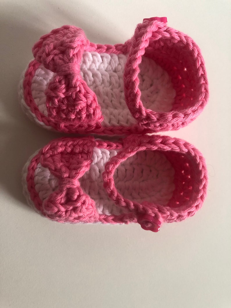 Super cute baby sandals in different designs. In orange, crocheted with flower or in pink with heart button made of cool soft cotton. image 8