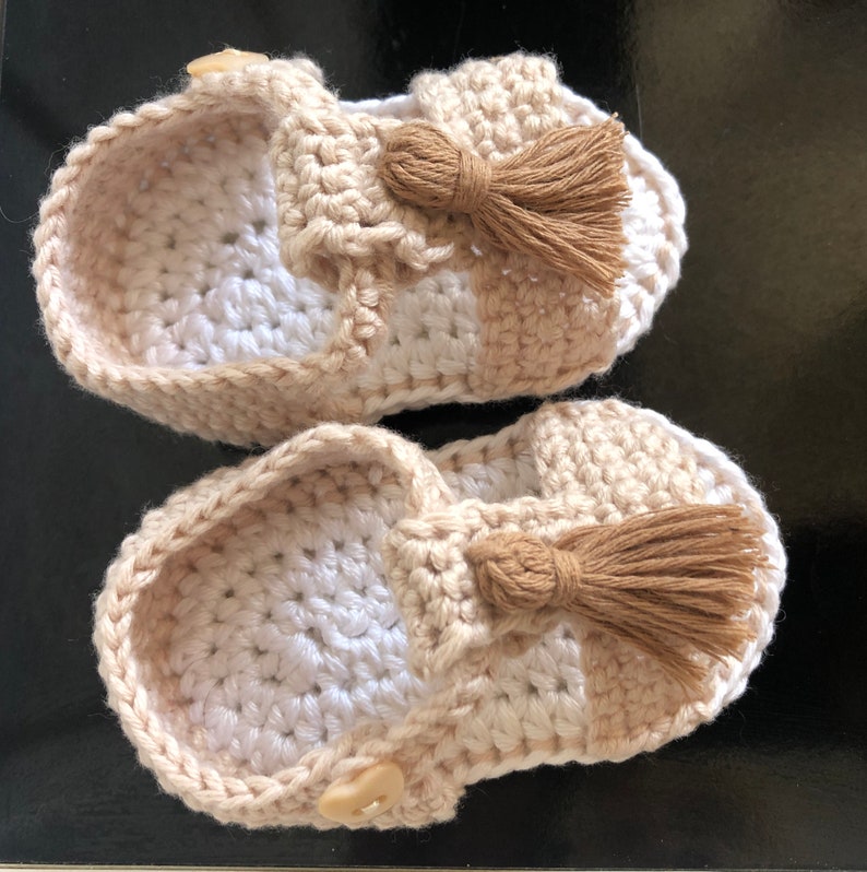 Super cute baby sandals in different designs. In orange, crocheted with flower or in pink with heart button made of cool soft cotton. image 9