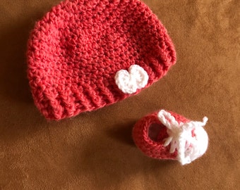 Casquette bébé en laine mérinos, avec nœud doux, doux, chaud, combinable avec des bottes assorties.