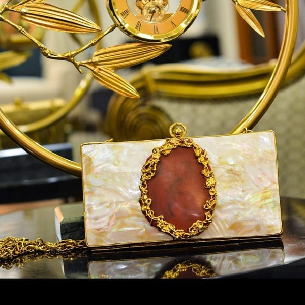 Sac de voyage en laiton de demoiselle d'honneur incrusté de nacre avec pochette de créateur en agate marbrée pour le jour du mariage de la mariée, cadeau de Noël