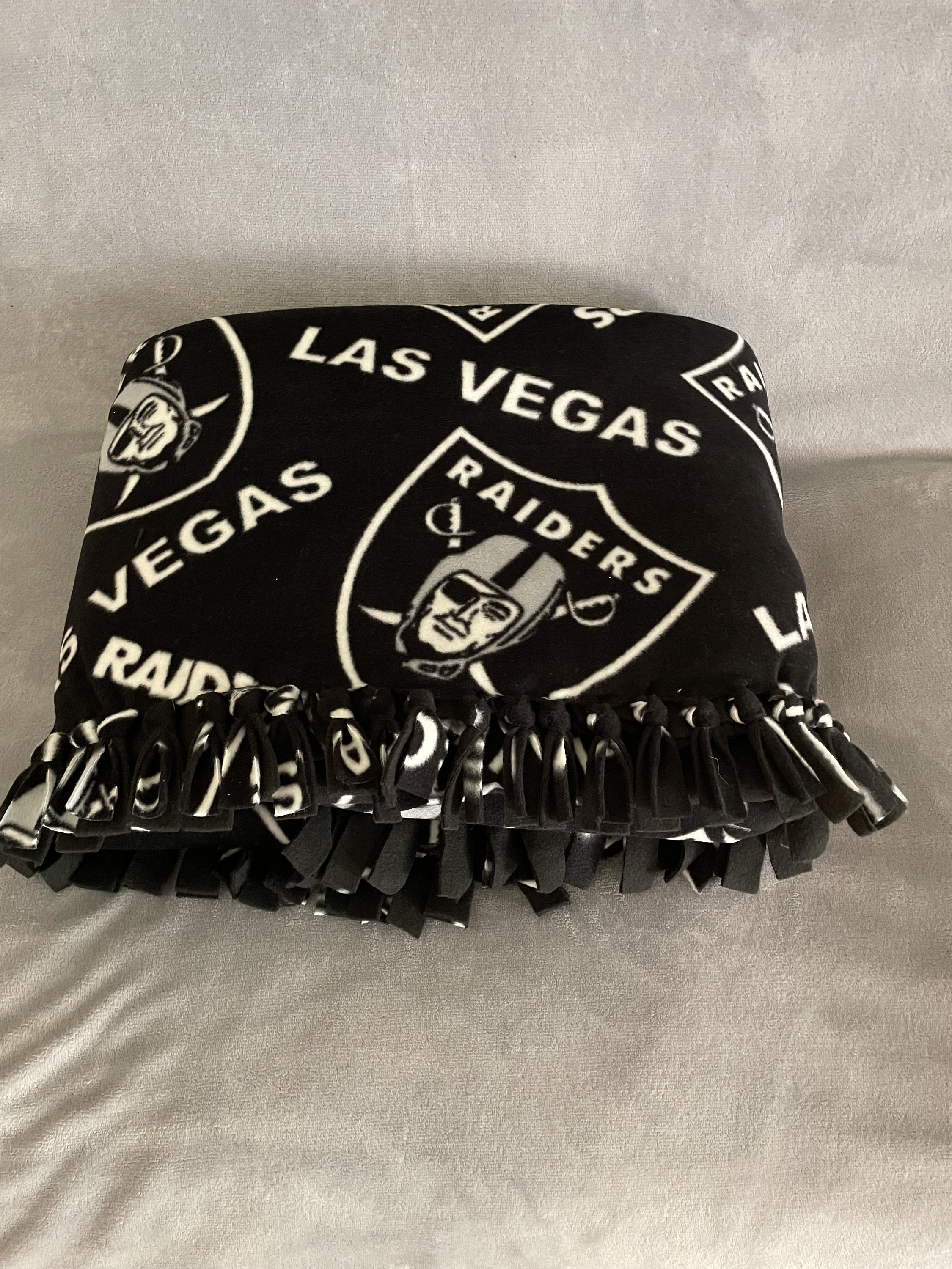 Las Vegas Raiders Hand Made Double Thick Fleece Tie Blanket / 