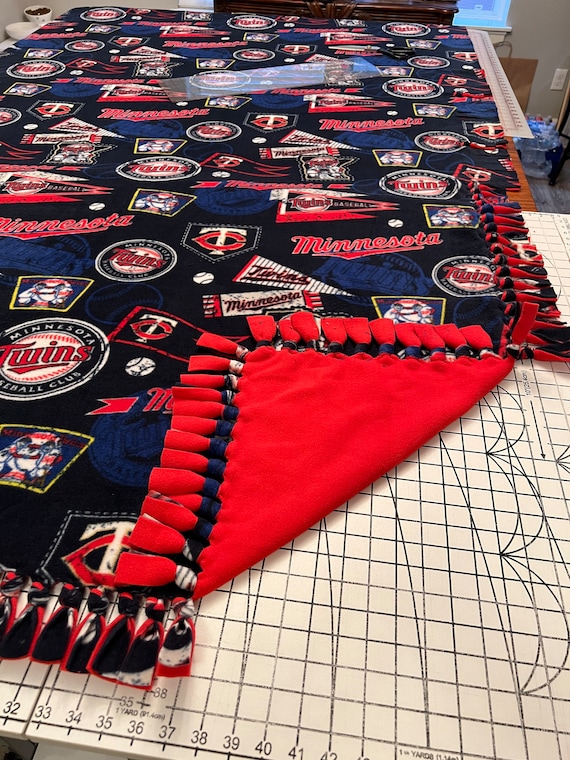 Minnesota Twins Hand-made Double Thick Fleece Tie Blanket