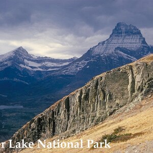 Póster de reproducción de nubes de tormenta otoñal en el Parque Nacional Glaciar Lake, Montana, EE. UU.