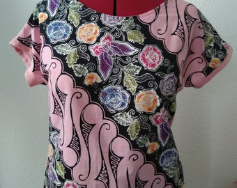 Rosa Batik T-Shirt, Batik Frauen Top, Indonesicher Batik, Batik Baumwollstoff, Weiche Rosa Farbe, Indonesische, Batik Bluse, Baumwolle