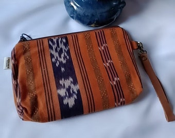 Trousse tissée en batik, trousses à maquillage, trousse à maquillage, trousse à maquillage batik, trousse à ustensiles, trousse à crayons, trousse de maquillage, produit de décoration, trousse de maquillage.