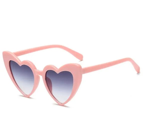 Retro Heart-Shaped Sunglasses in Pink, Red, and Black - Fashion-Forward Statement Eyewear