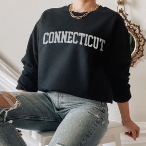 Connecticut Black Unisex Men&#39;s and Women&#39;s Crewneck Sweatshirt