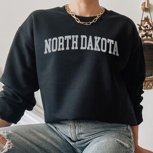 North Dakota Black Unisex Men&#39;s and Women&#39;s Crewneck Sweatshirt