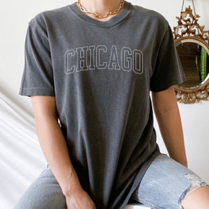 Unisex Chicago Illinois Varsity Comfort Colors T-Shirt