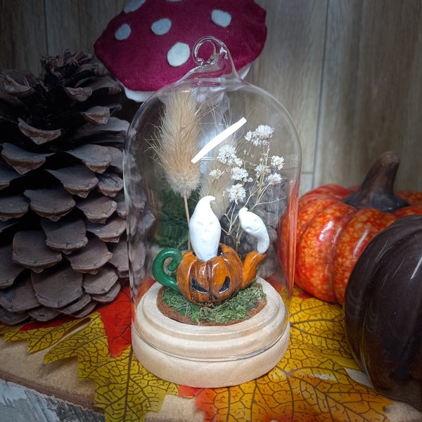 Création Halloween théière citrouille Jack O'Lantern miniature et petits fantômes sous cloche en verre