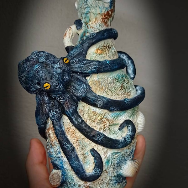 Sculpture pieuvre sur bouteille en verre / Octopus art