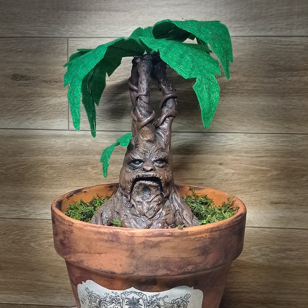 Sculpture Mandragore dans son pot en terre cuite inspiration Harry Potter