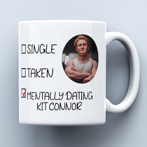 Tazza Kit Connor: tazza in ceramica ispirata a Heartstopper