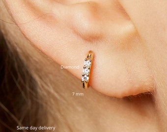 huggie hoop earrings•Cartilage hoop•cartilage earring•10k/14k solid gold•Natural diamond huggies•tiny gold hoops•mini•small hoop earrings
