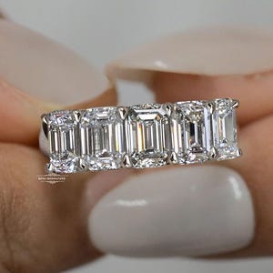 Alianza de boda de moissanita de corte esmeralda, cinco piedras, media eternidad, oro macizo de 14 k