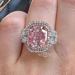 Anillo de compromiso de morganita rosa de corte radiante, oro blanco de 14 k, halo de moissanita de 5 quilates, tres piedras, joyería nupcial para boda, regalo de aniversario para mujer.