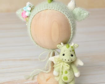 Newborn Dragon Set, Green Knitted Bonnet, Felted Dragon Toy, Baby Coming Home Outfit, New Mom Gift Basket, Dragon Themed Gift, Photo Props