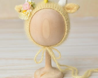 Newborn Dragon Hat, Yellow Knitted Bonnet, Baby Coming Home Outfit, New Mom Gift Basket, Dinosaur Themed Gift, Dino Photo Props