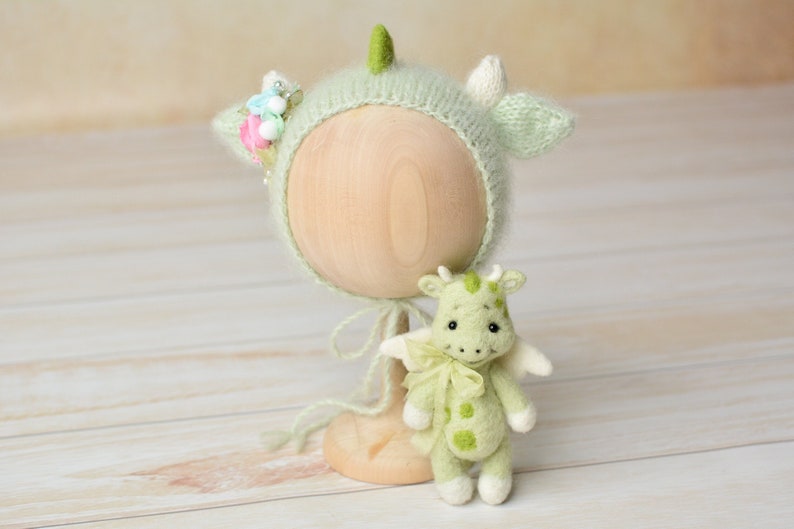 Newborn Dragon Props Set of Bonnet and Wool Dragon Toy Newborn Felted Dragon with Wings Newborn Dragon Outfit Animal Stuffy Baby Shower Set (bonnet+toy)