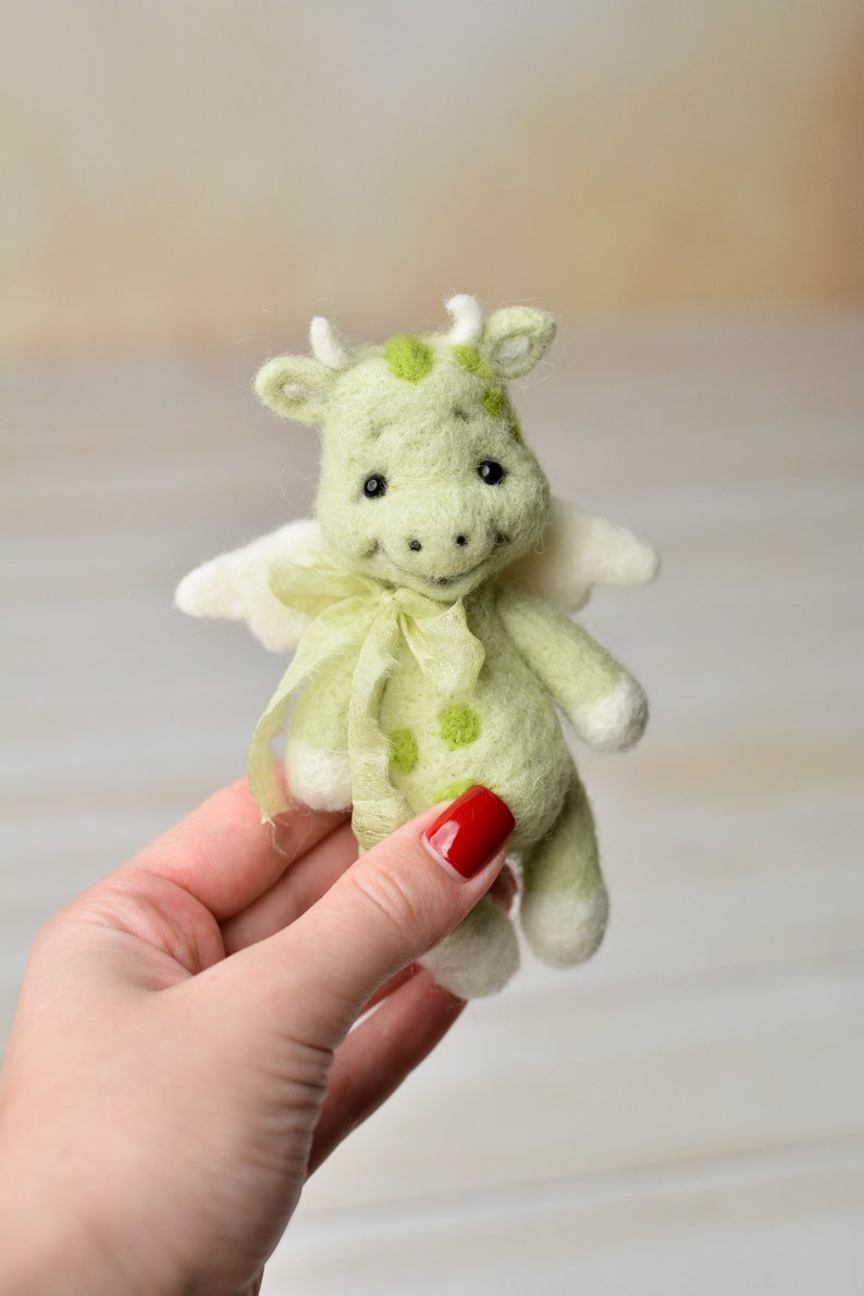 Newborn Dragon Props Set of Bonnet and Wool Dragon Toy Newborn Felted Dragon with Wings Newborn Dragon Outfit Animal Stuffy Baby Shower Dragon toy