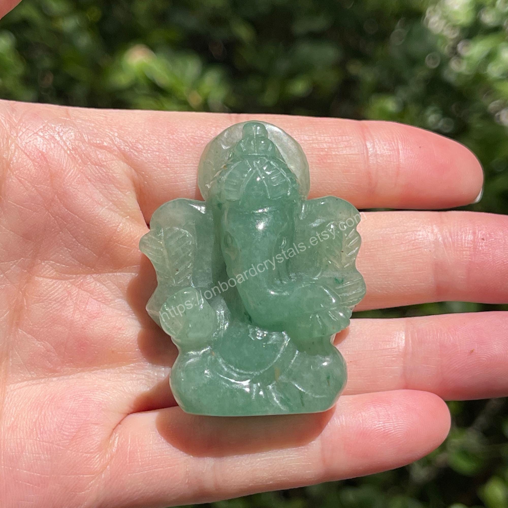 グリーンアベンチュリンのガネーシャ像：手彫りのクリスタル装飾