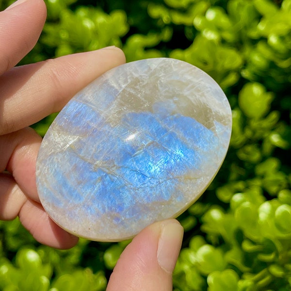 Pierre de paume en pierre de lune bleue, Pierre de paume en cristal bleu flashy, Charge Reiki, Cristal de méditation, Cristaux de chakra, Cadeau pour elle