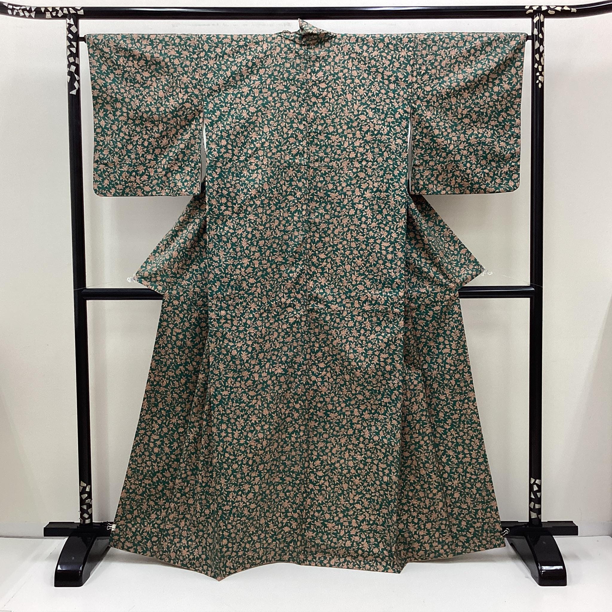 K438 ヴィンテージシルク婚礼着物（小紋染め紬）：ダークグリーン/菊
