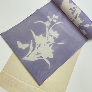 N162 未使用 正絹着物反物 : 長さ12m 付け下げ 薄紫 / ちりめん縮緬 アゲハチョウ 草花 シルエット