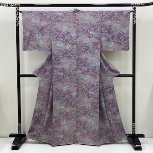 Kimono de mariage en soie vintage K45 (komon) : violet/crape chirimen paysage de jardin japonais nuage de fleurs de saison par Yuzen Dyeing