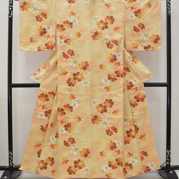 B268 Vintage Synthetic Wedding Kimono : Falling Exotic Cherry Blossom