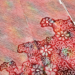 Y699 Giacca Kimono Haori in seta vintage: Shibori gradazione rosso multicolore / Motivo a onde di fiori di crisantemo Karakusa a punti Kanoko