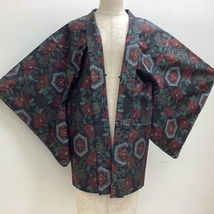 K407 ヴィンテージシルク着物羽織(大島紬) : 黒/椿六角幾何絣 - Etsy 日本